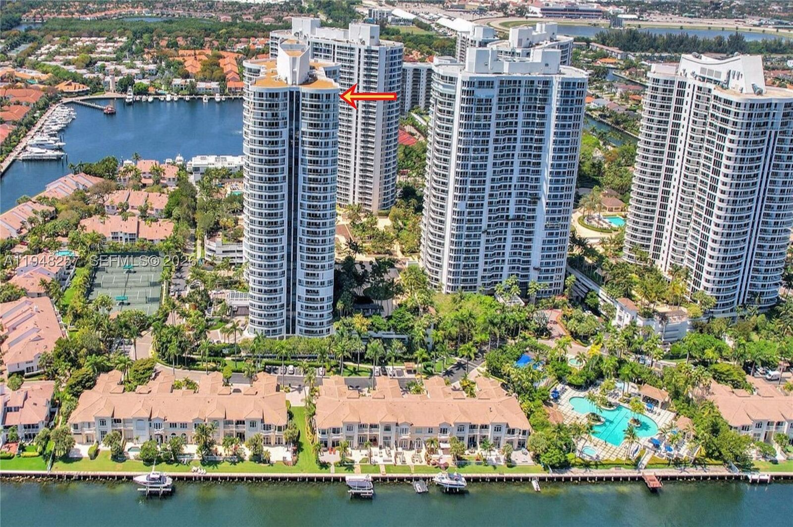 Property Photo:  21050 Point Pl 3104  FL 33180 