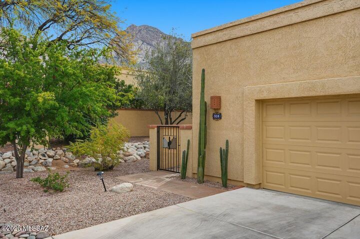 Property Photo:  930 E Camino Corrida  AZ 85737 