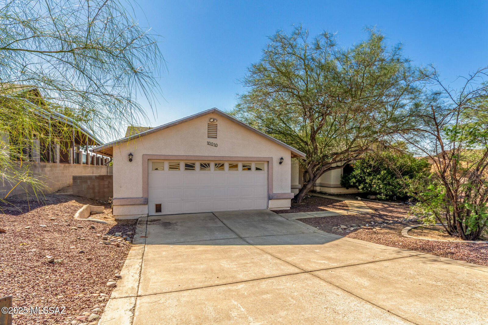 Property Photo:  10010 E Domenic Lane  AZ 85730 
