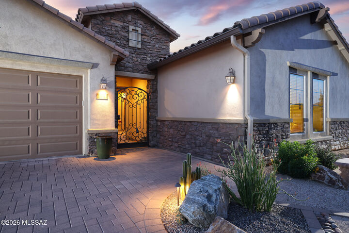 Property Photo:  2431 Wychwood Court  AZ 85749 