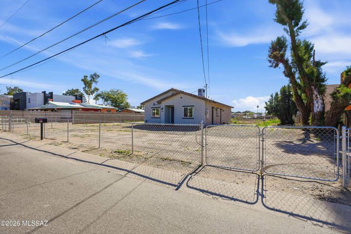 Property Photo:  551 W Thurber Road  AZ 85705 