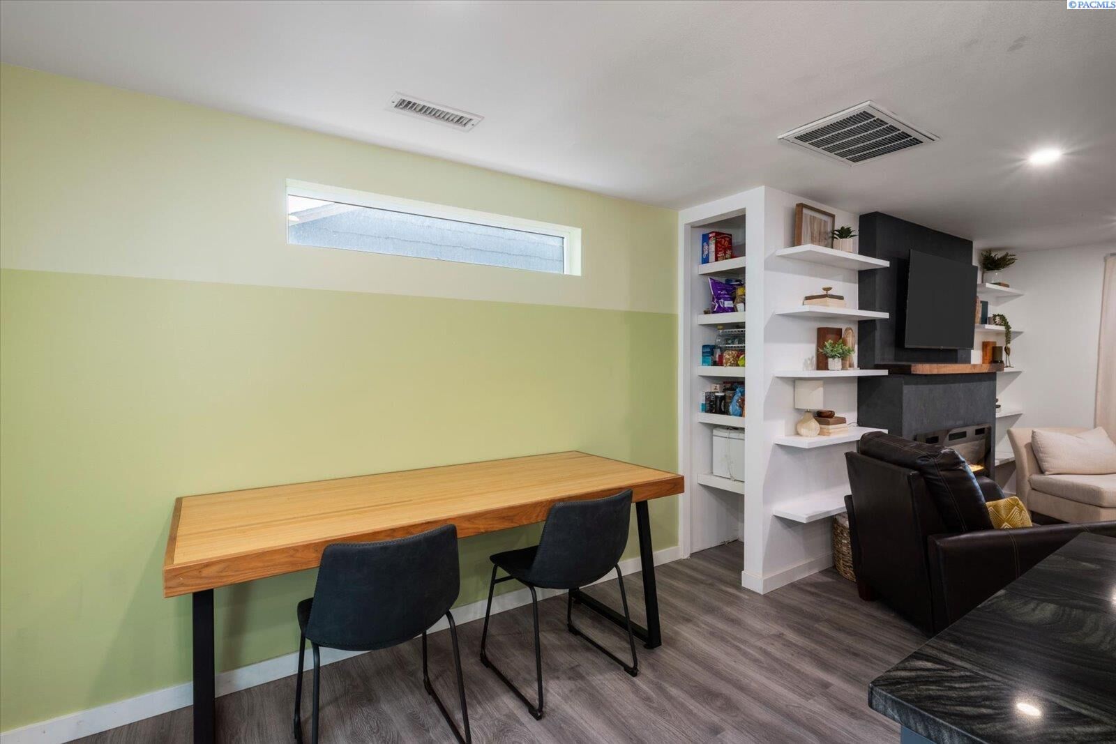 Property Photo:  2420 W 7th Ave  WA 99336-4854 