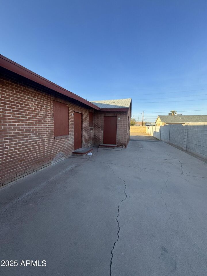Property Photo: 2230 E Taylor Street AZ 85006
