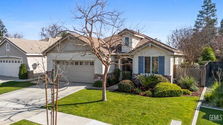 Property Photo:  334 Hollyhill Drive  CA 93312 