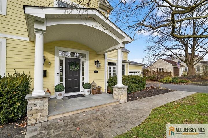 Property Photo:  10 Evans Drive  NJ 08512 