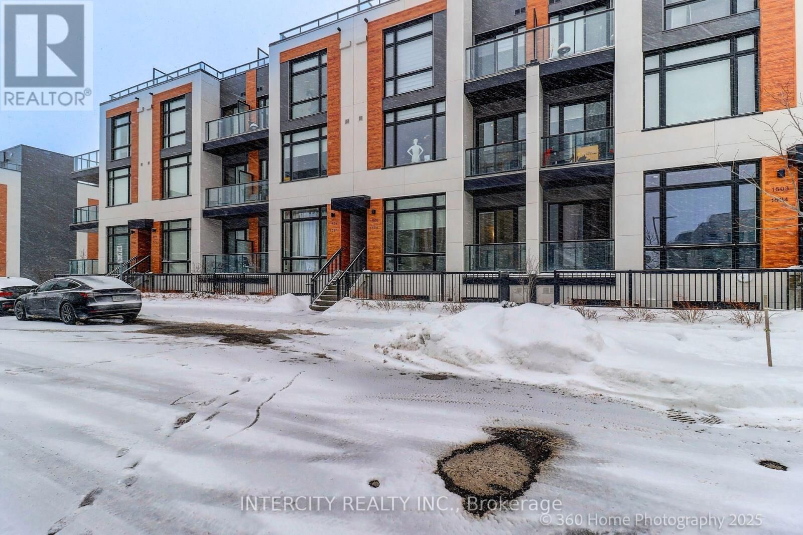 Property Photo:  11 David Eyer Road 1505  ON L4S 0N3 