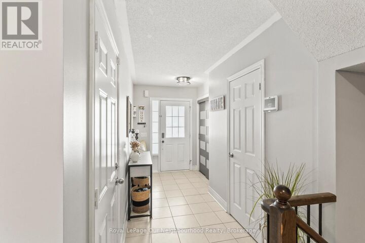 Property Photo:  53 Kersey Crescent  ON L1E 0A5 