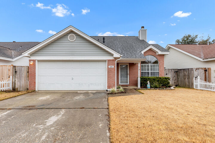 Property Photo: 928 Village Lane FL 32547