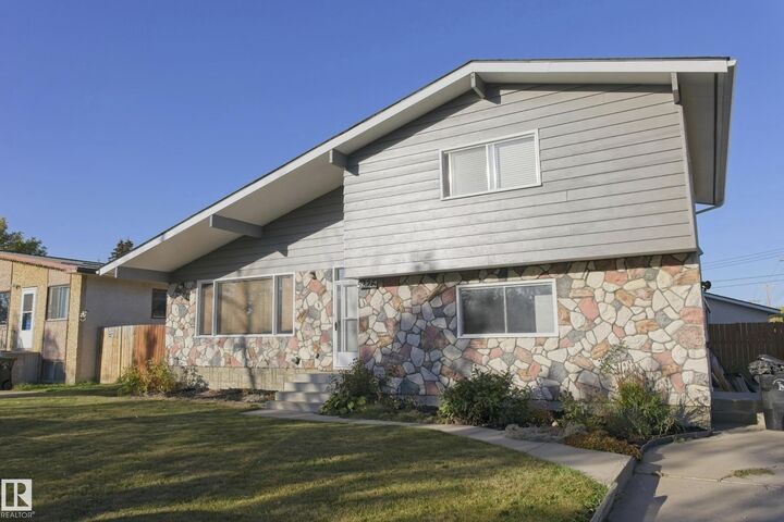 Property Photo: 5226 43 Street AB T7N 1J7