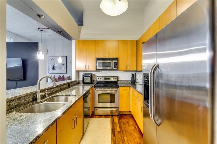 Property Photo: 600 College Street 101 GA 30354