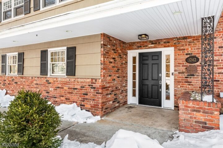 Property Photo:  1242 Sunnyfield Ln  NJ 07076 