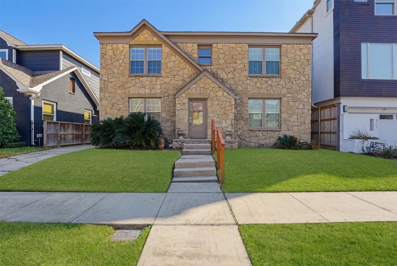 Property Photo:  403 W Polk Street  TX 77019 