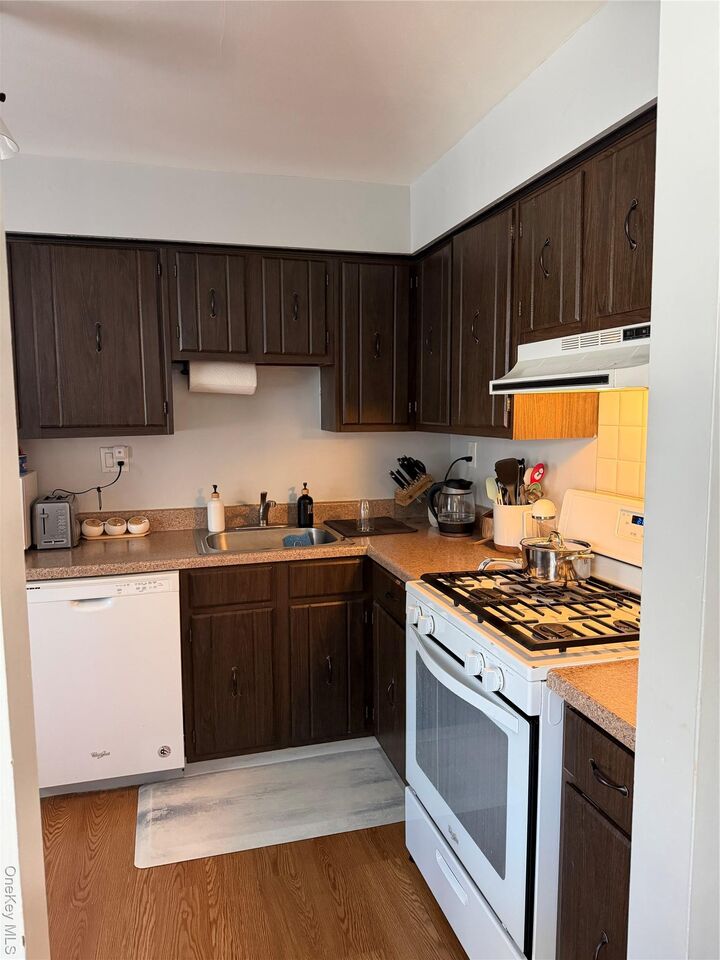 Property Photo:  68 Bon Aire Circle P 10  NY 10901 