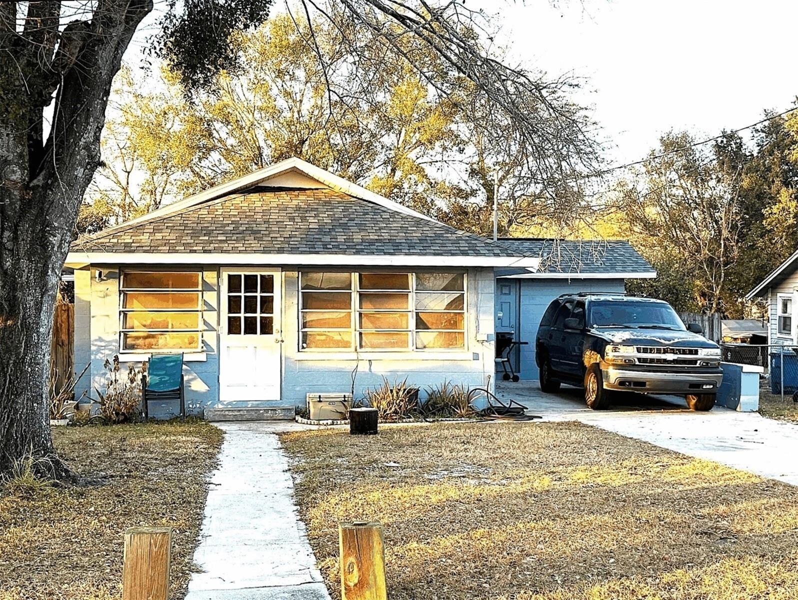 Property Photo: 340 Weaver Avenue FL 33853