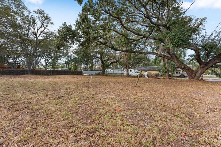 Property Photo: 503 Buckingham Avenue W FL 34677