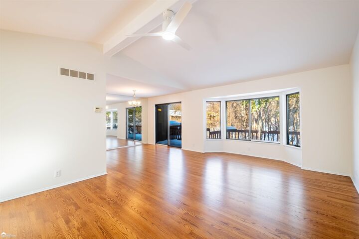 Property Photo:  1107 Oak Pointe Unit#48 Drive  MI 48327 