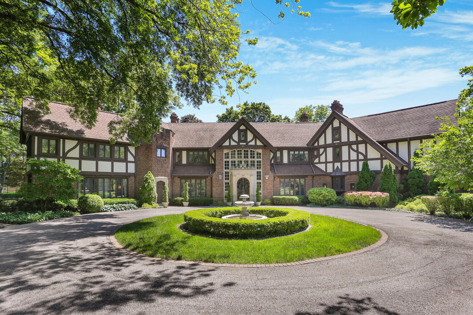 Property Photo:  1001 N State Street  IL 61856 