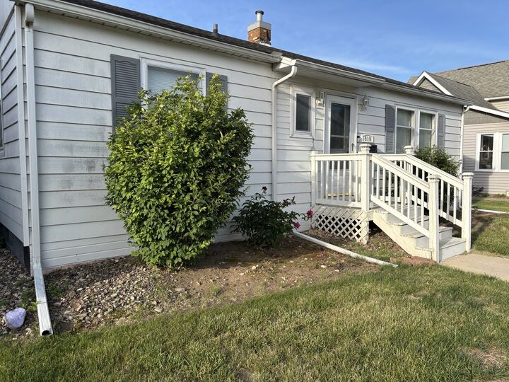 Property Photo:  918 14th Avenue  IL 61252 