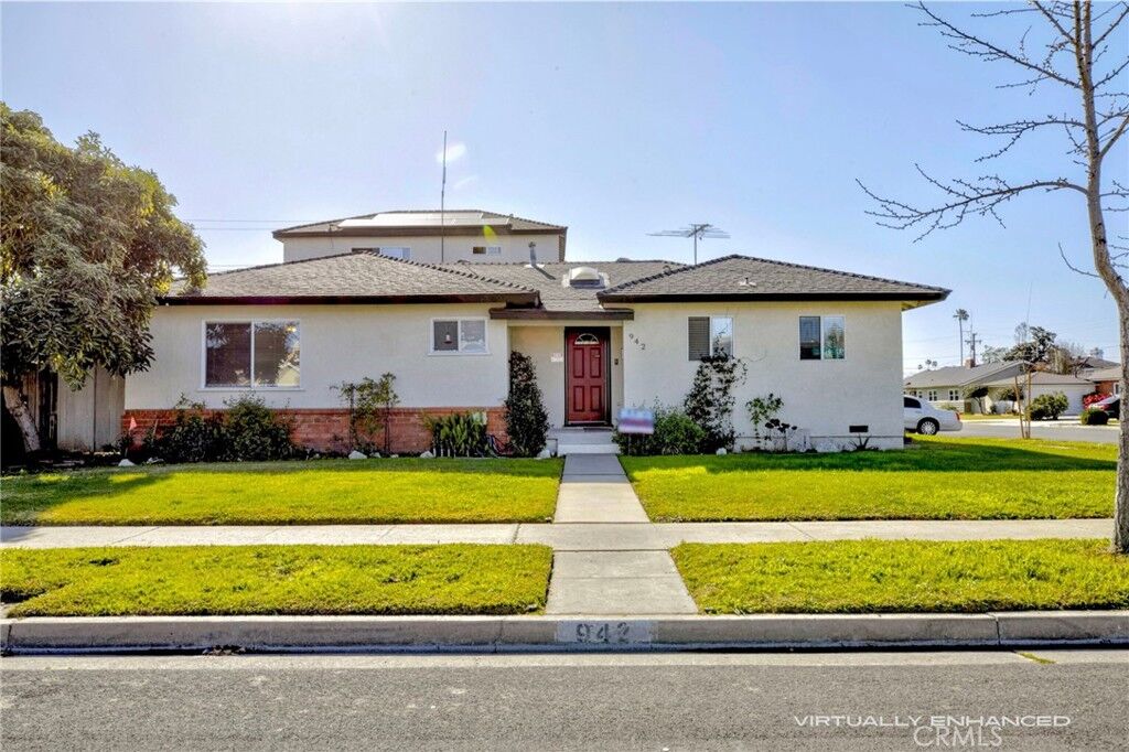 Property Photo:  942 Oleander Street  CA 92821 
