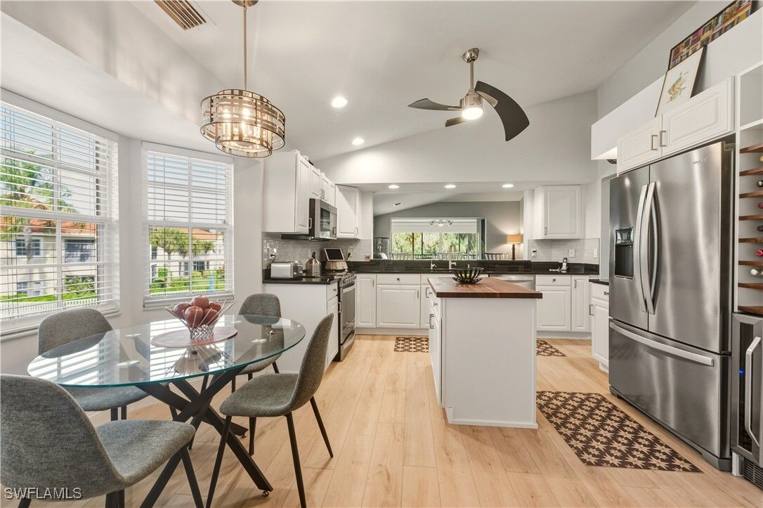 Property Photo: 6185 Reserve Circle 1403 FL 34119