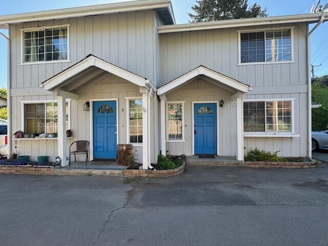 Property Photo: 210 W Main Street OR 97537