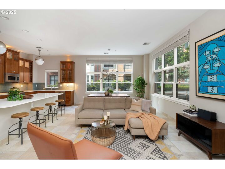 Property Photo: 820 NW 12th Ave 110 OR 97209