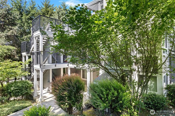 Property Photo: 3908 243rd Place SE Q-203 WA 98021