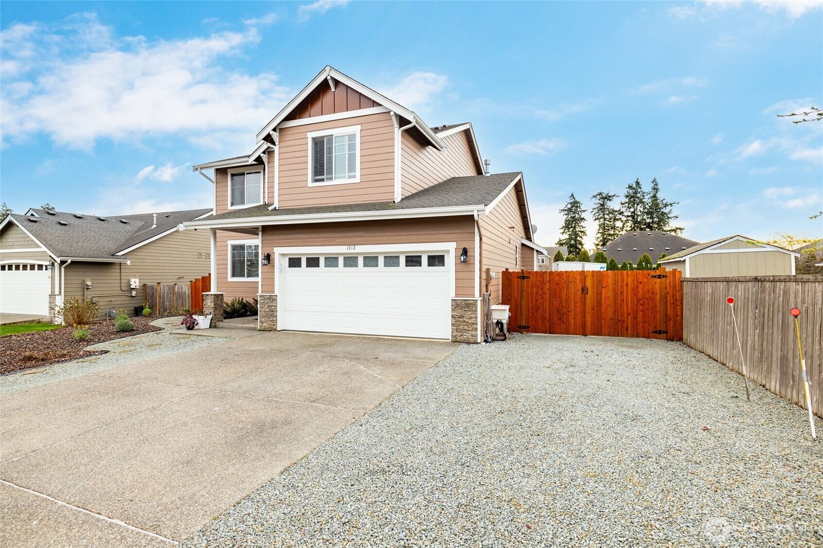 Property Photo:  1712  Hillcrest Loop  WA 98274 