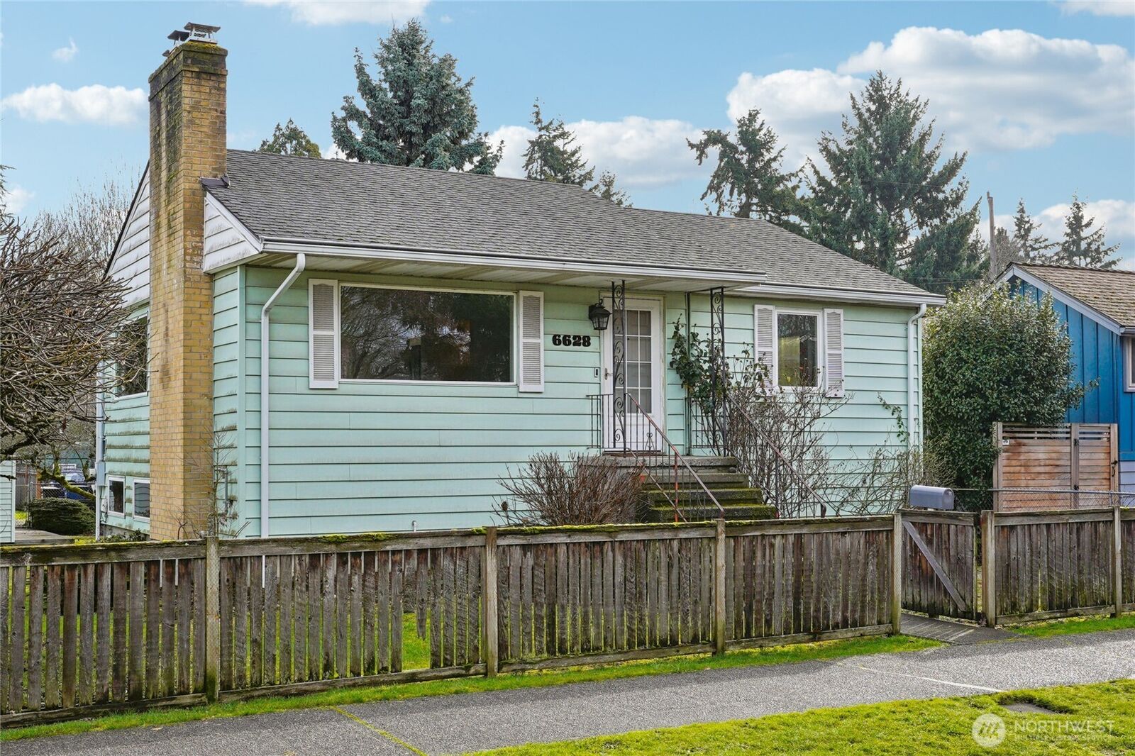 Property Photo:  6628  Flora Avenue S  WA 98108 