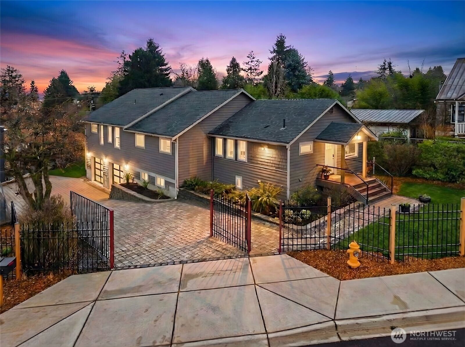 Property Photo:  11642  Roseberg Ave  S  WA 98168 