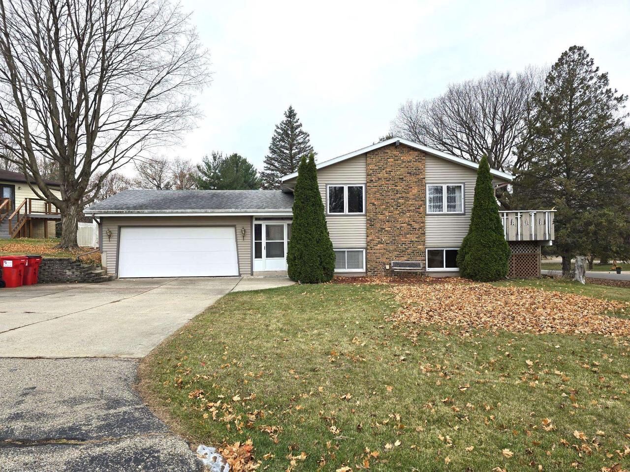 Property Photo: 2740 South Nakoma Court WI 53511