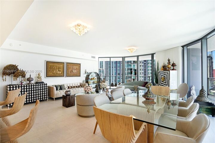 Property Photo: 1000 Brickell Plz 1902 FL 33131