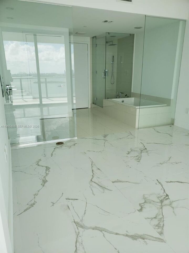 Property Photo: 650 NE 32nd St 2303 FL 33137