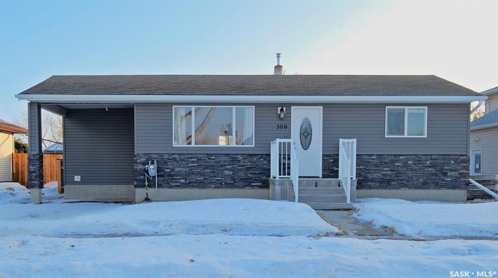 Property Photo:  308 6th Avenue W  SK S0L 2V0 