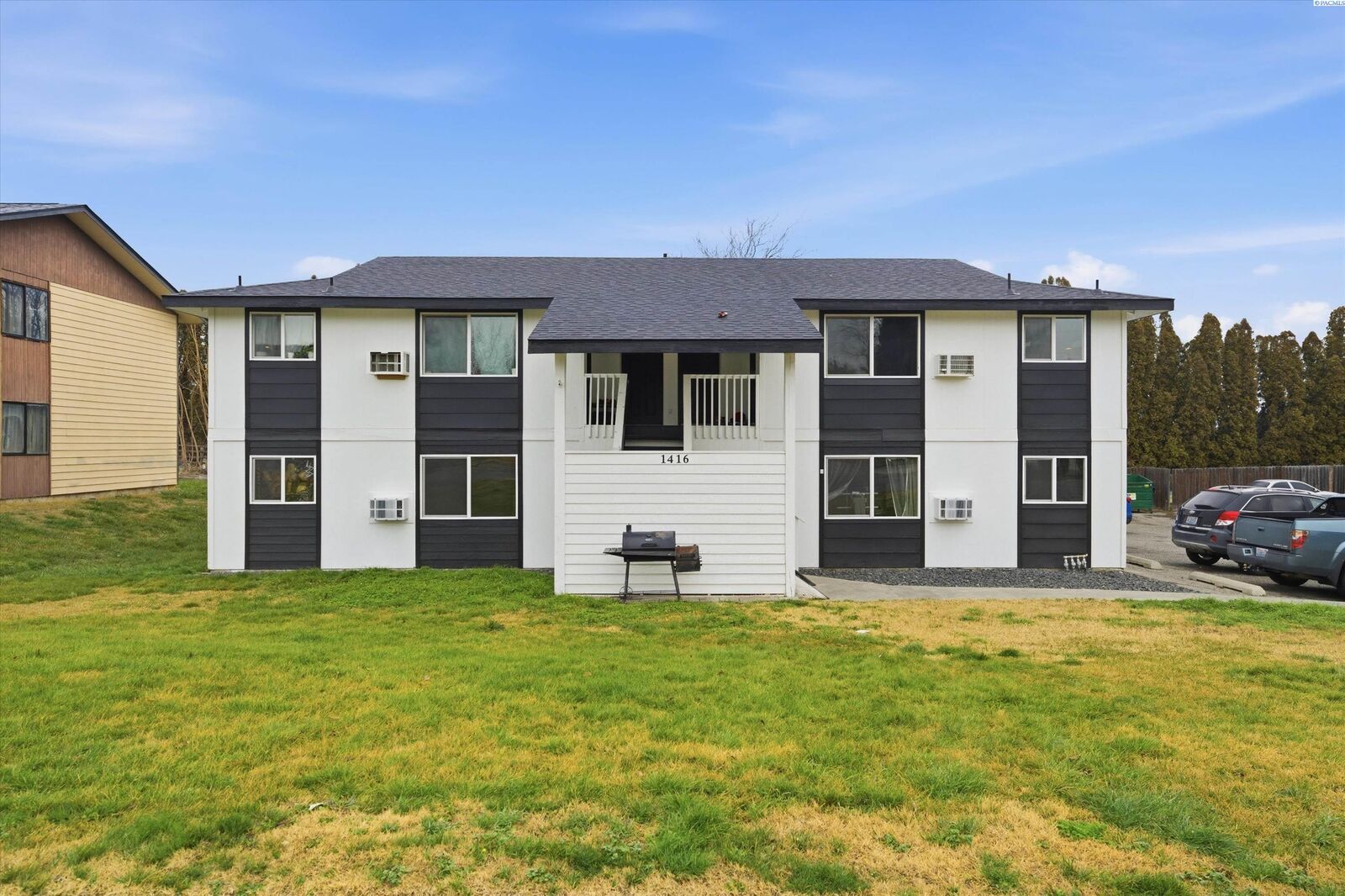 Property Photo:  1416 W 14th Ave  WA 99337 