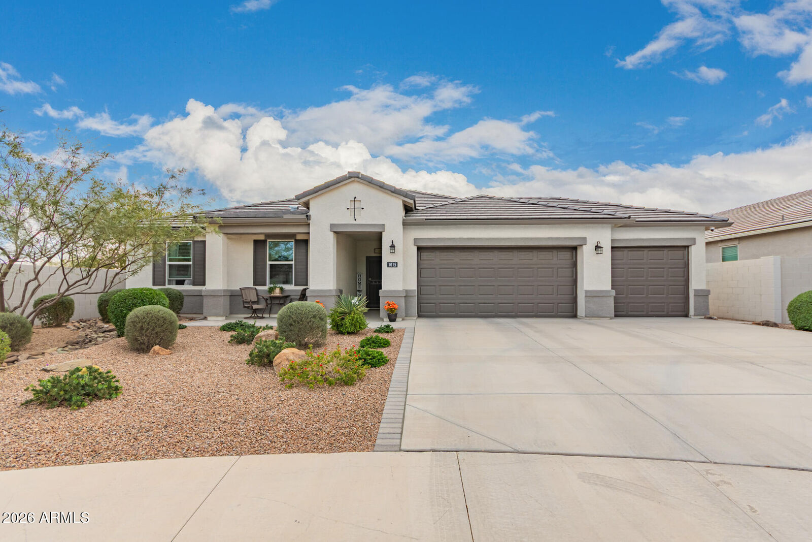 Property Photo:  1015 W Descanso Canyon Drive  AZ 85122 