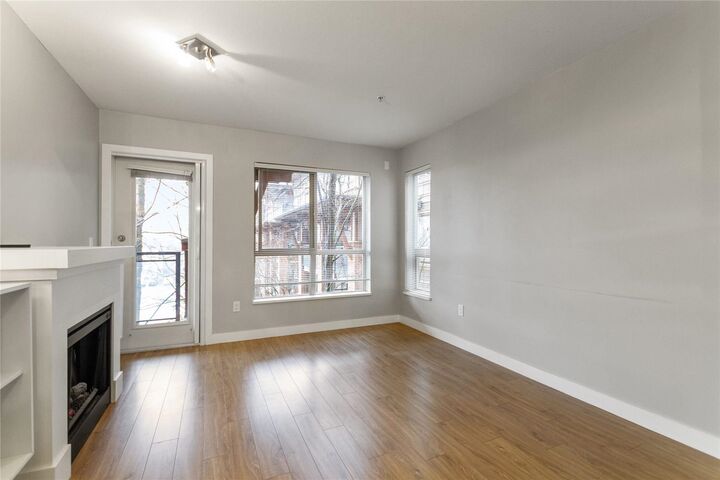 Property Photo:  1633 Mackay Avenue 310  BC V7P 0A2 