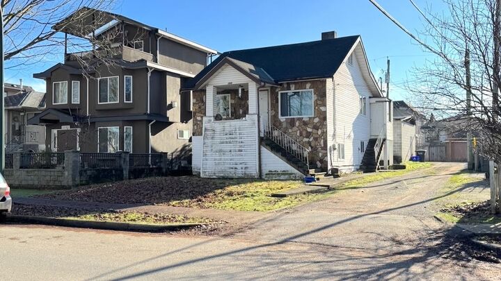 Property Photo: 3006 E 25th Avenue BC V5R 1J4