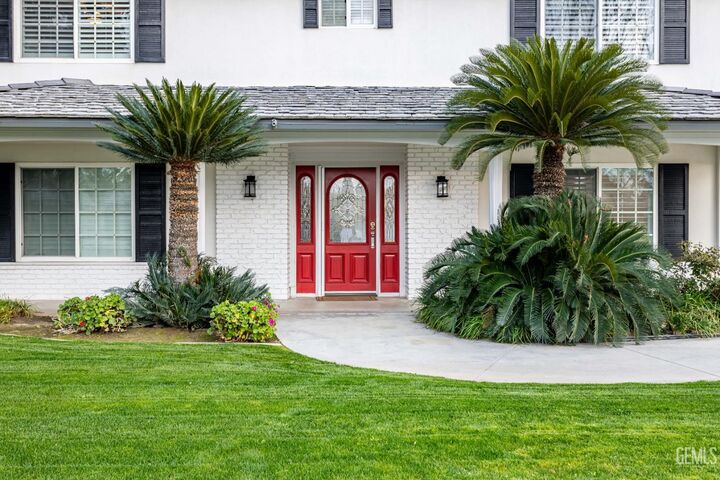 Property Photo:  300 Vista Verde Way  CA 93309 