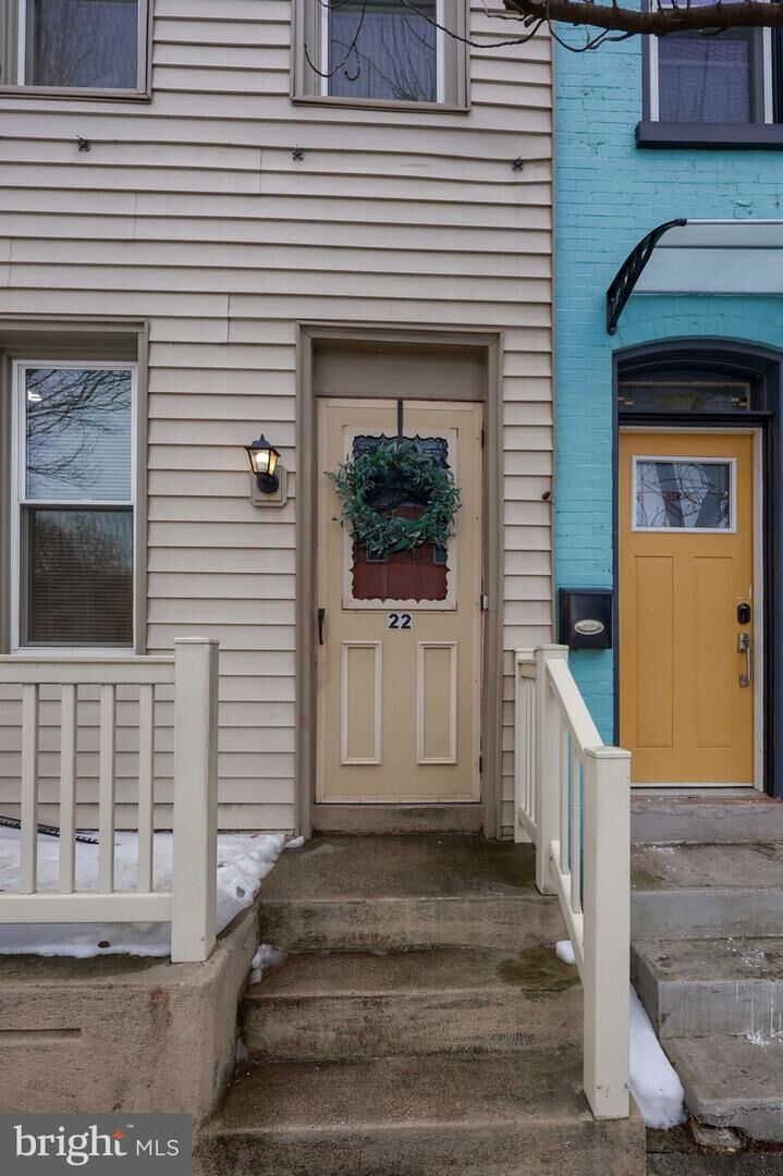 Property Photo:  22 E New Street  PA 17602 