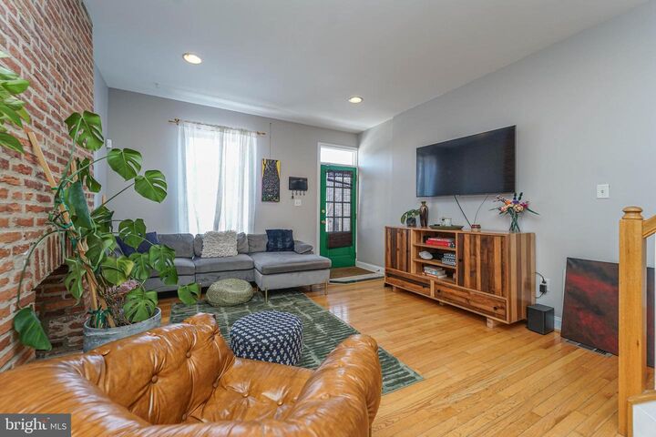 Property Photo:  130 N Montford Avenue N  MD 21224 