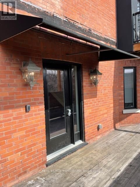 Photo de la propriété:  2174 Queen Street East  ON M4E 1E4 