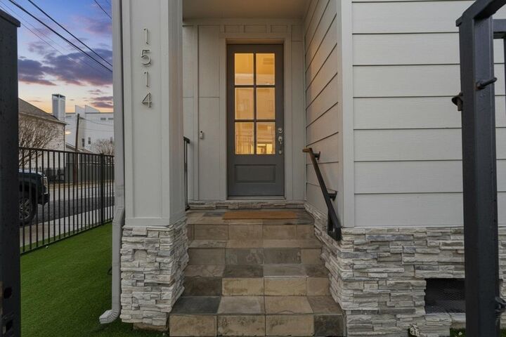 Property Photo:  1514 Beall Street  TX 77008 