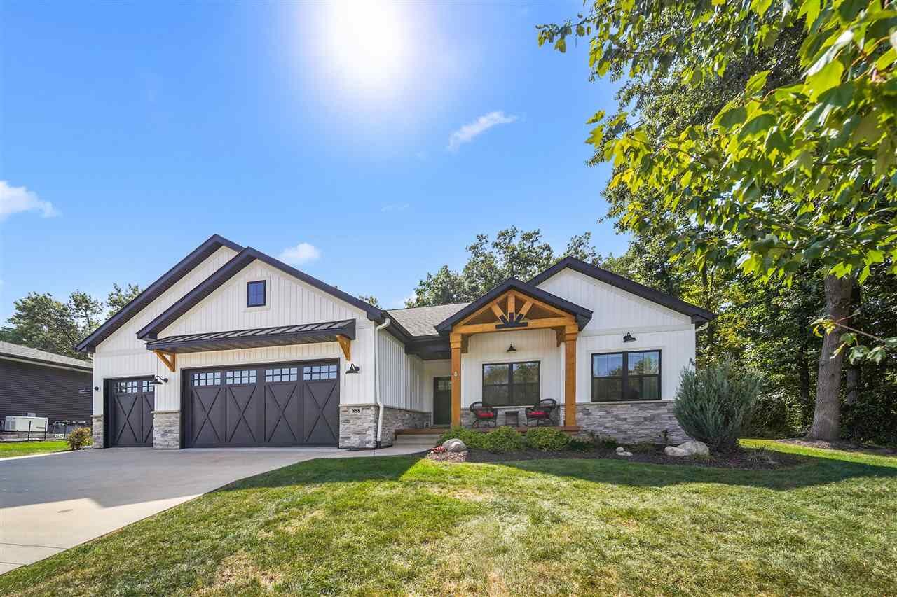 Property Photo:  858 Tranquil Bluff Trl  IA 52245 