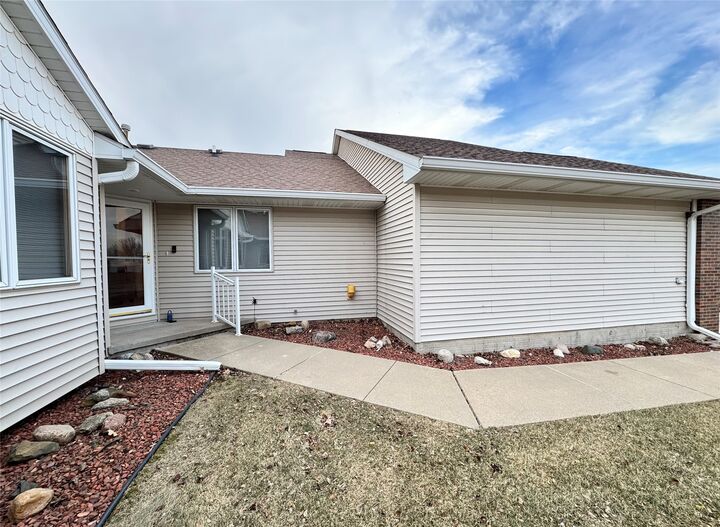 Property Photo:  15634 Sheridan Avenue  IA 50325 