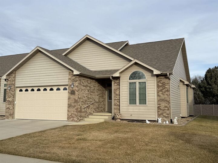 Property Photo:  911 Sandstone Dr  NE 69101 