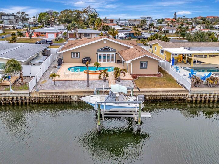 Property Photo:  405 Driftwood Drive E  FL 34683 