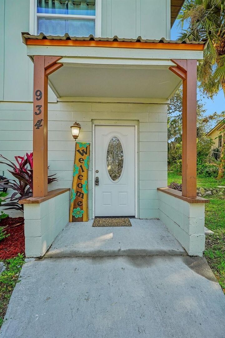 Property Photo:  934 N Halifax Avenue  FL 32118 