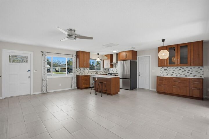 Property Photo: 7962 2nd Way N FL 33702