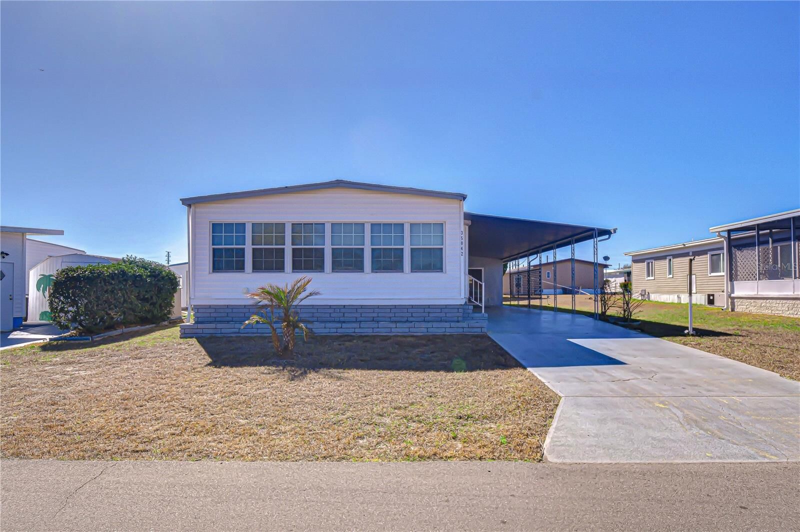 Property Photo:  